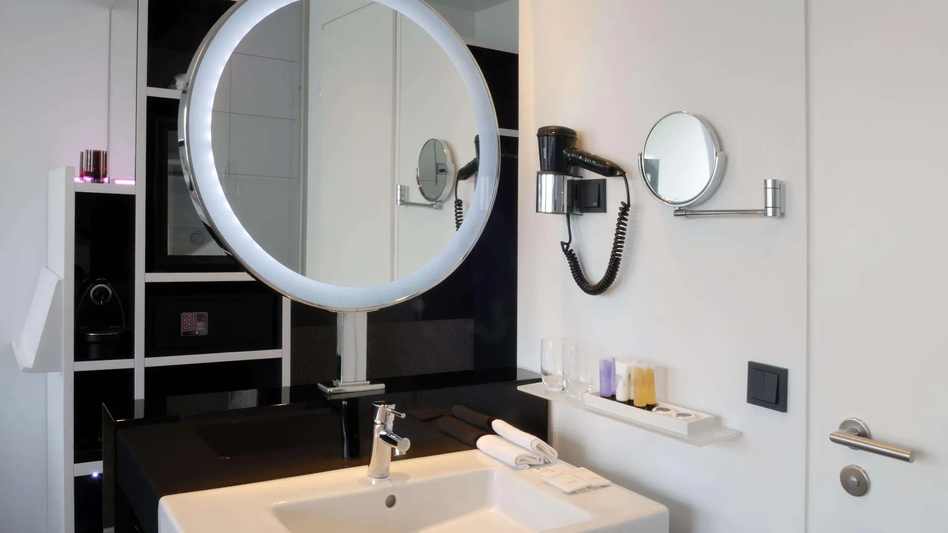 Innside By Melia Duesseldorf Hafen 4*, Дюссельдорф